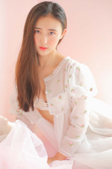 美女光屁股